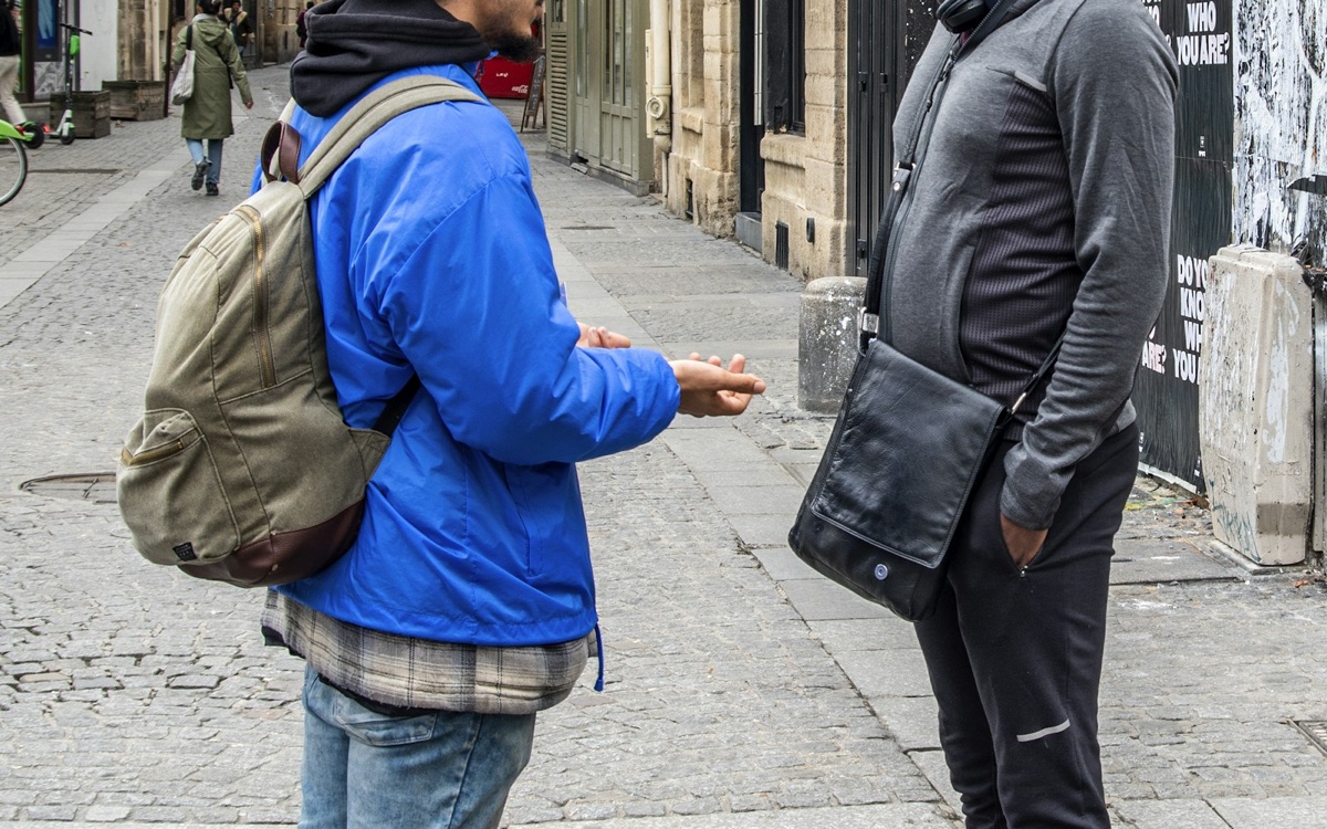Foto bij Mini-docu of straatinterview met telefoon