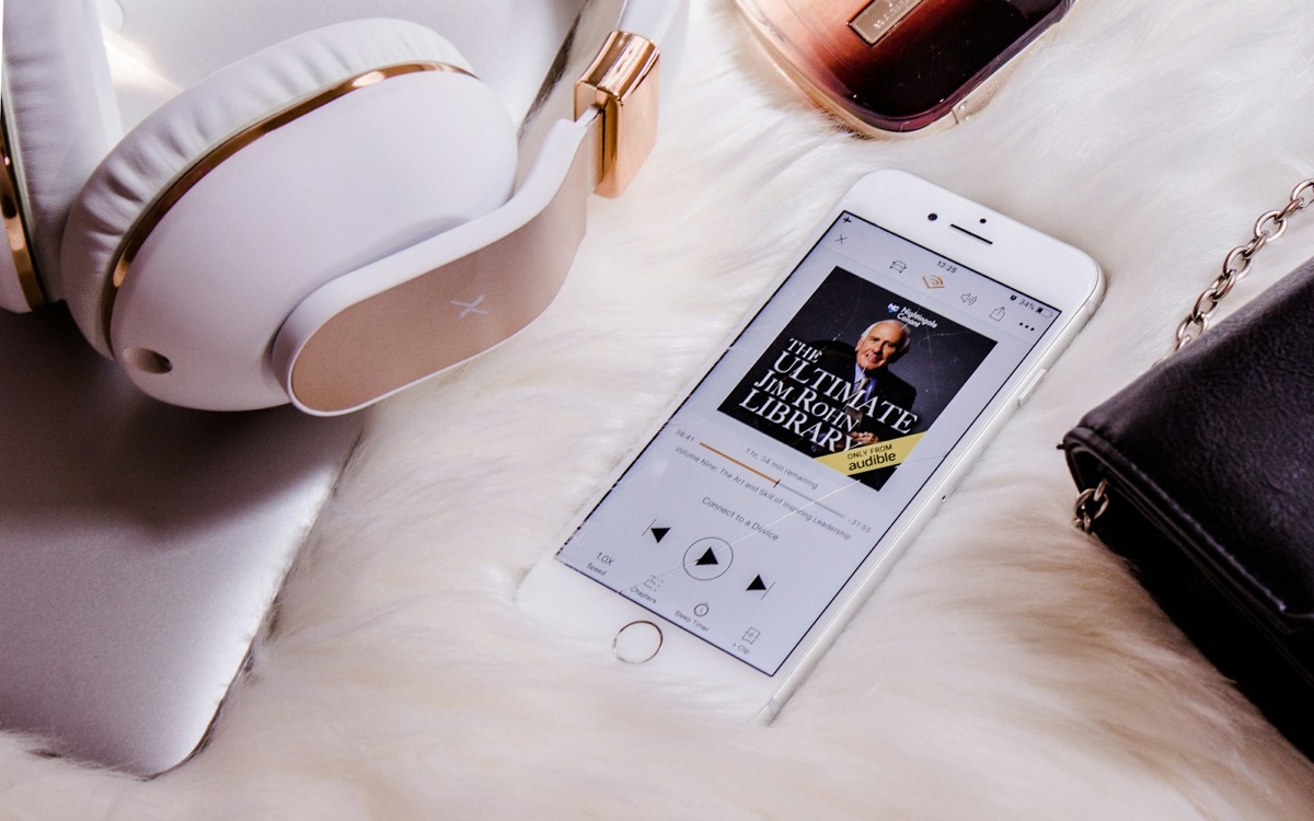 Foto bij Podcast luisteren en recensie maken